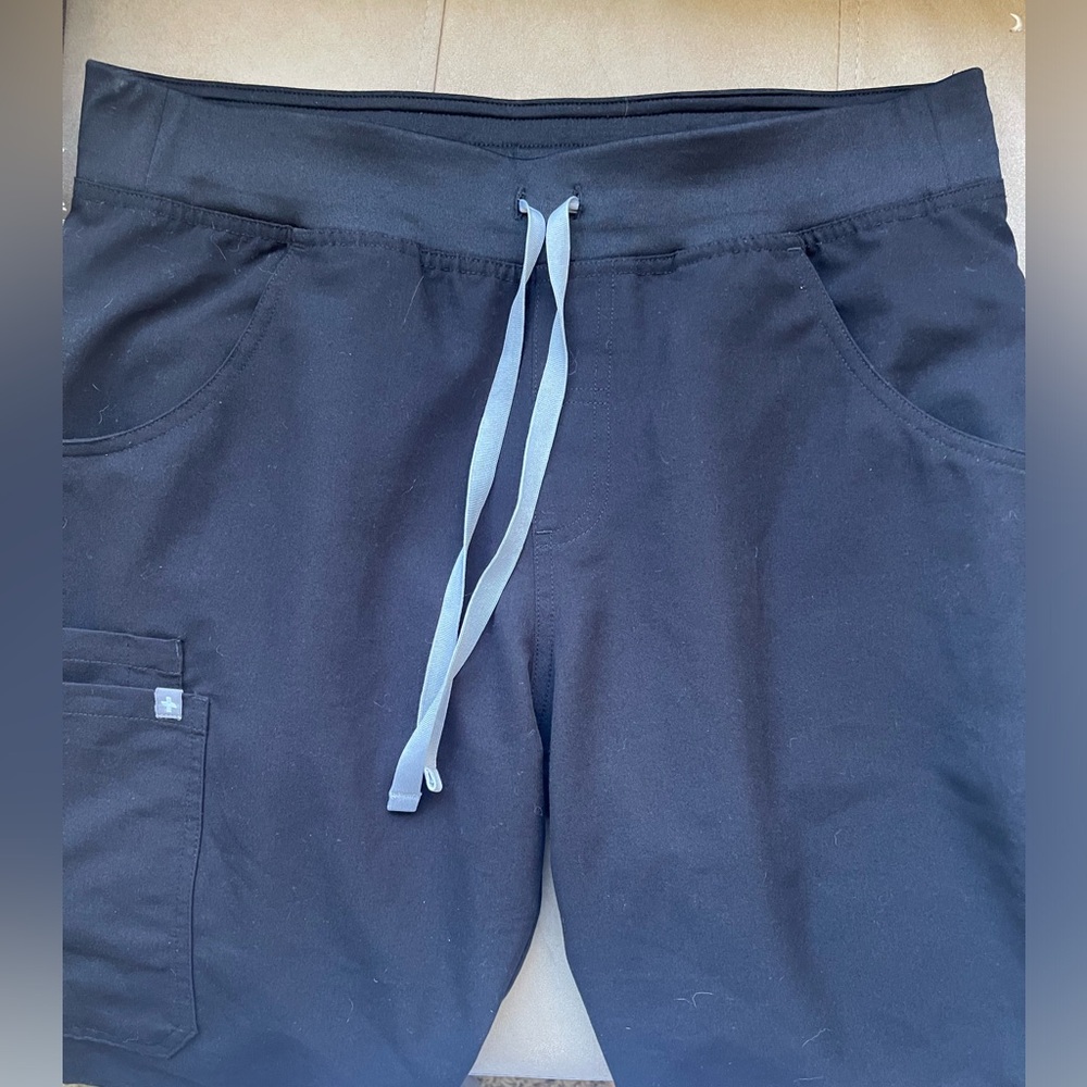 Like New- womens figs straight leg scrub pant